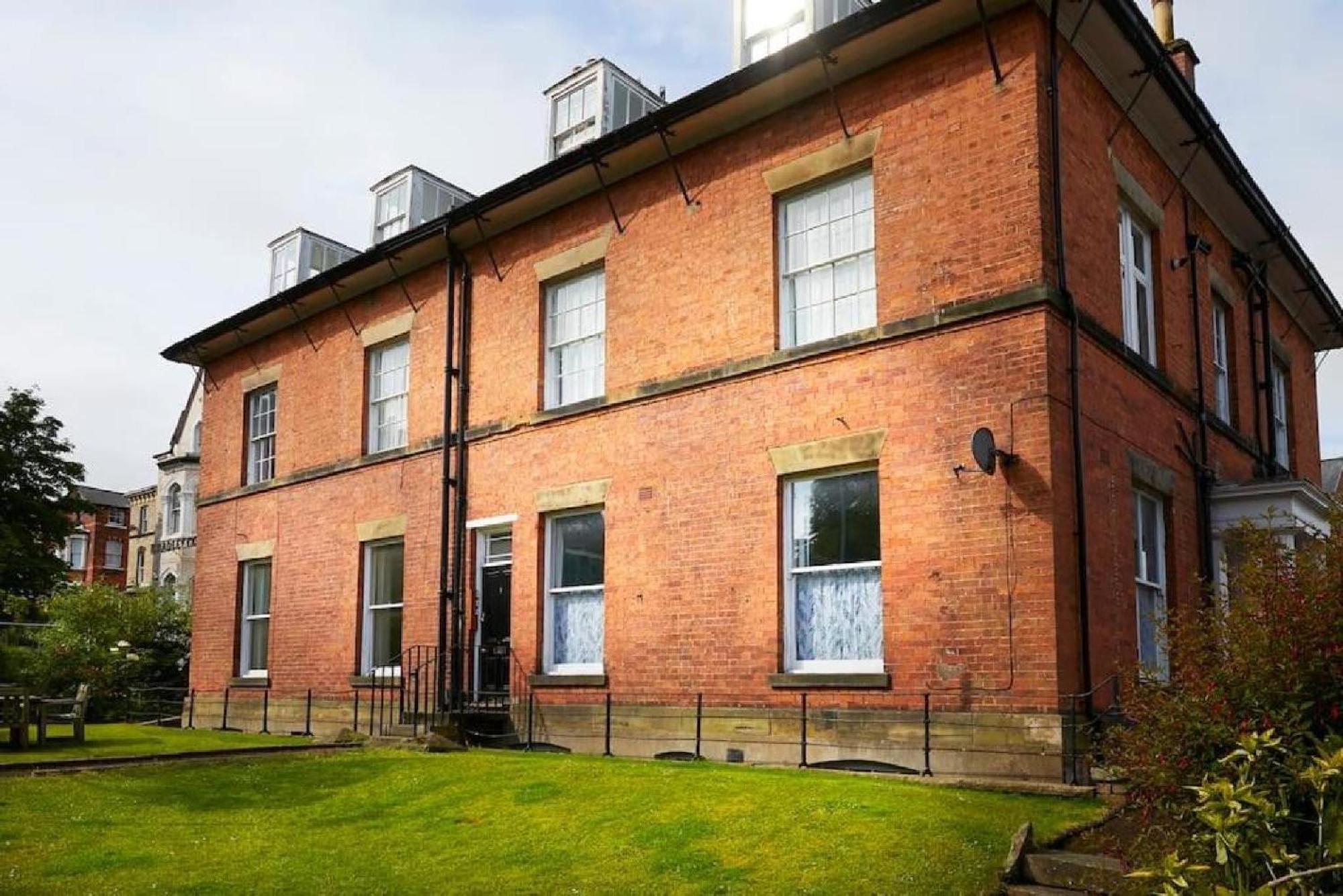 The Penthouse Queen Margaret'S Lodge Scarborough Exterior photo