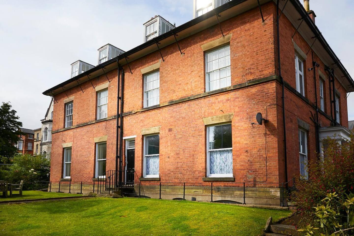 The Penthouse Queen Margaret'S Lodge Scarborough Exterior photo